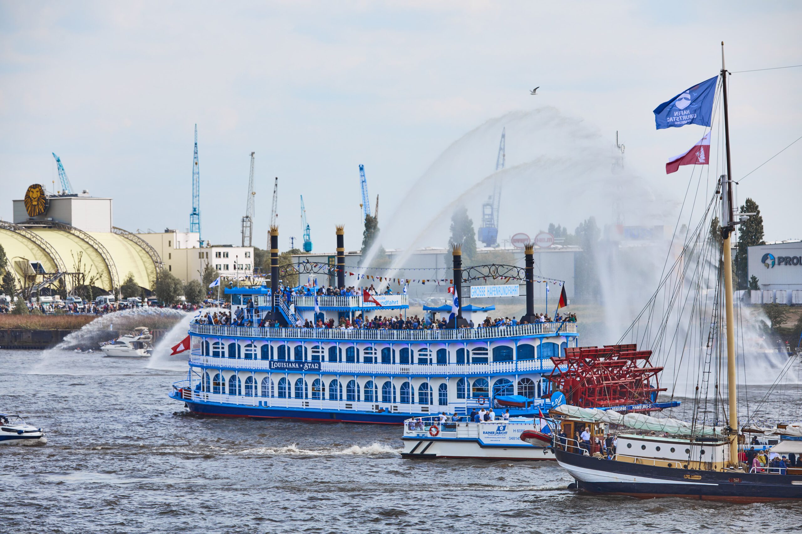 Hafengeburtstag Einlaufparade