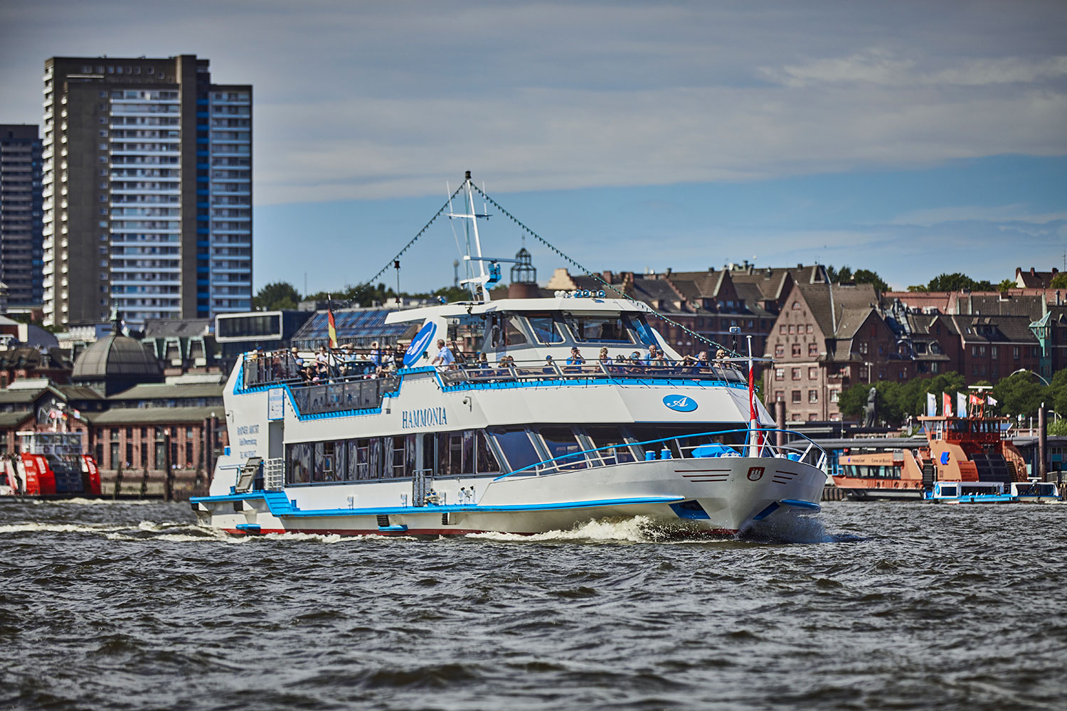 MS Hammonia im Hamburger Hafen